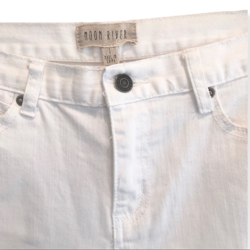 MOON RIVER High Rise Frayed Cropped Jeans - Picture 4 of 6
